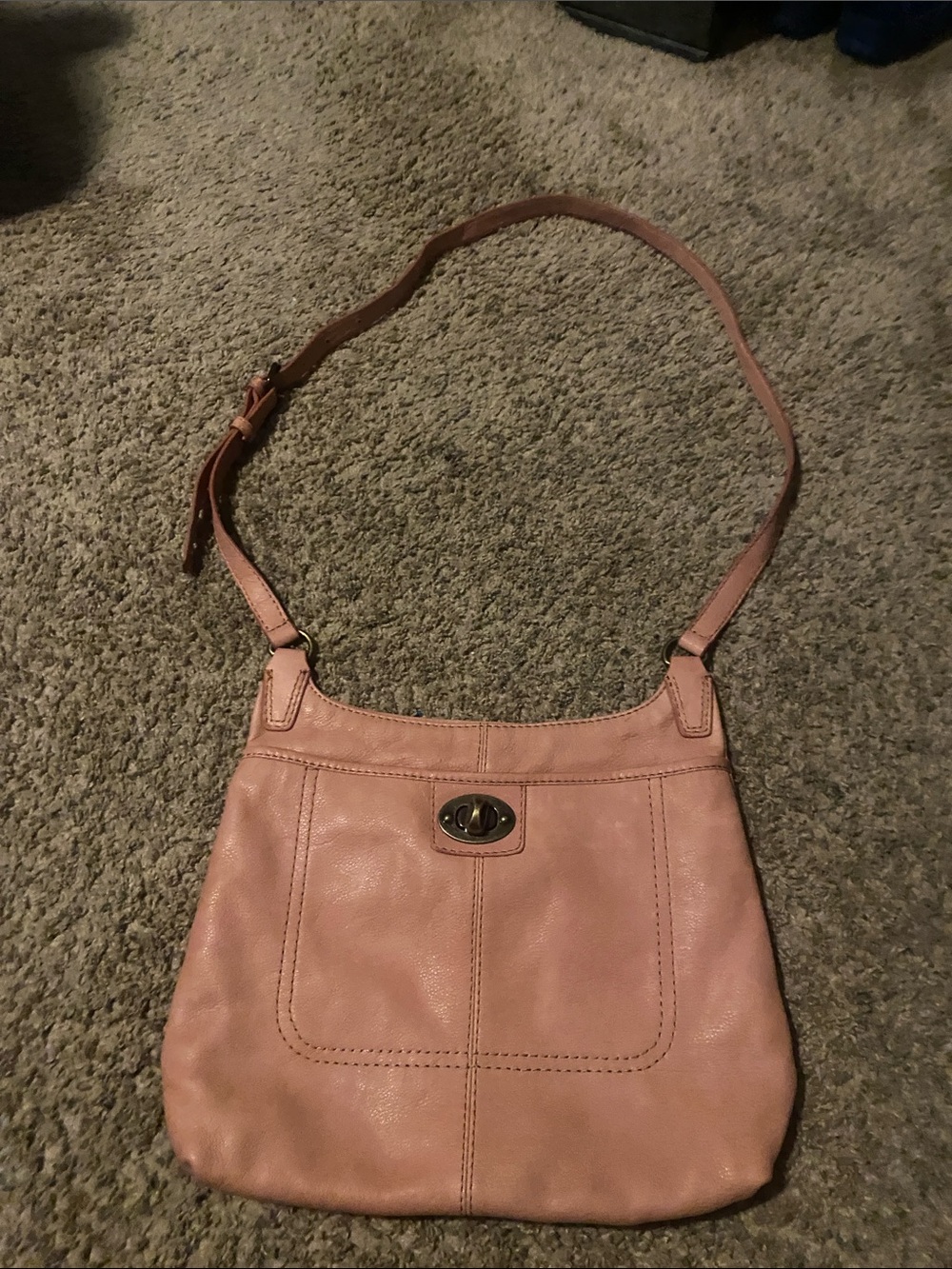Women's Leather Shoulder Bag in Dusty Rose with Turn-Lock